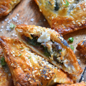 Feuilletés Oignons Caramélisés, Épinards et Champignons
